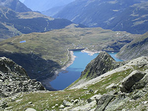 Vista sul Laghetto degli Andossi e sul Lago di Montespluga