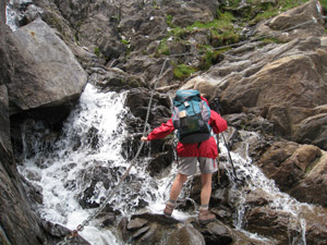 Catene per superare un torrente