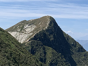 Uno sguardo dietro verso il M. Tamaro