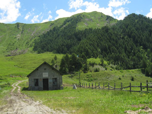 La chiesetta dietro al rifugio