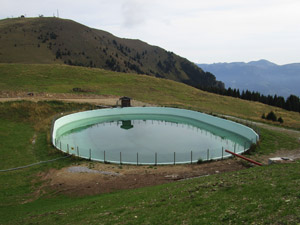 La pozza artificiale nei pressi della Baita Termen