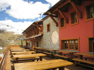 La terrazza davanti al rifugio