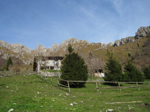 La Baita Rondì e il Monte Alben (sentiero 527)