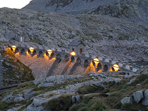 La diga al tramonto