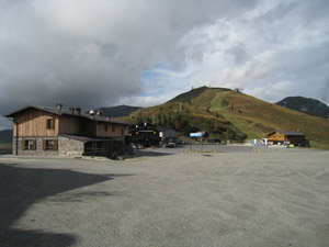 Il vasto parcheggio del Maniva