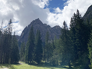 Il M. Mattina in fondo alla valle