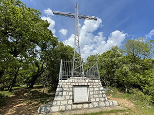 La croce nei pressi del rifugio