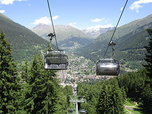 Passiamo sotto alla seggiovia Ponte di Legno - Valbione