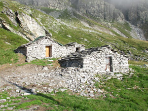 Avert Val Capra (le vecchie baite accanto al bivacco)