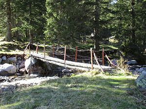 Il ponticello sul Torrente Valdaione, dopo la Baita Pia