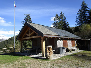 Il bivacco accanto al rifugio