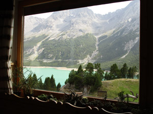 Il Lago di Cancano dalla finestra del Rifugio Val Fraele
