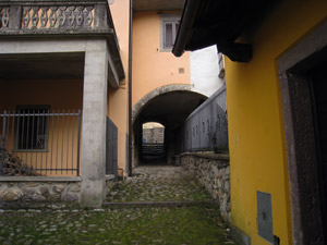 Nei vicoli di Bordogna