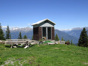 La cappelletta accanto al rifugio