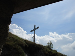 La croce vista dal bivacco