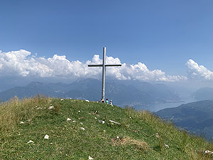 La croce in vetta al Monte Crocione