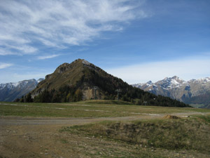 Lo spiazzo davanti al rifugio
