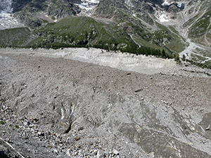 Verso la fine della crestina, vista in basso a destra sulla morena