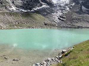 Spiaggetta in riva al lago