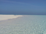 S32 (263488 byte) - Kuda Finolhu, la vicina isola disabitata raggiungibile a piedi durante la bassa marea